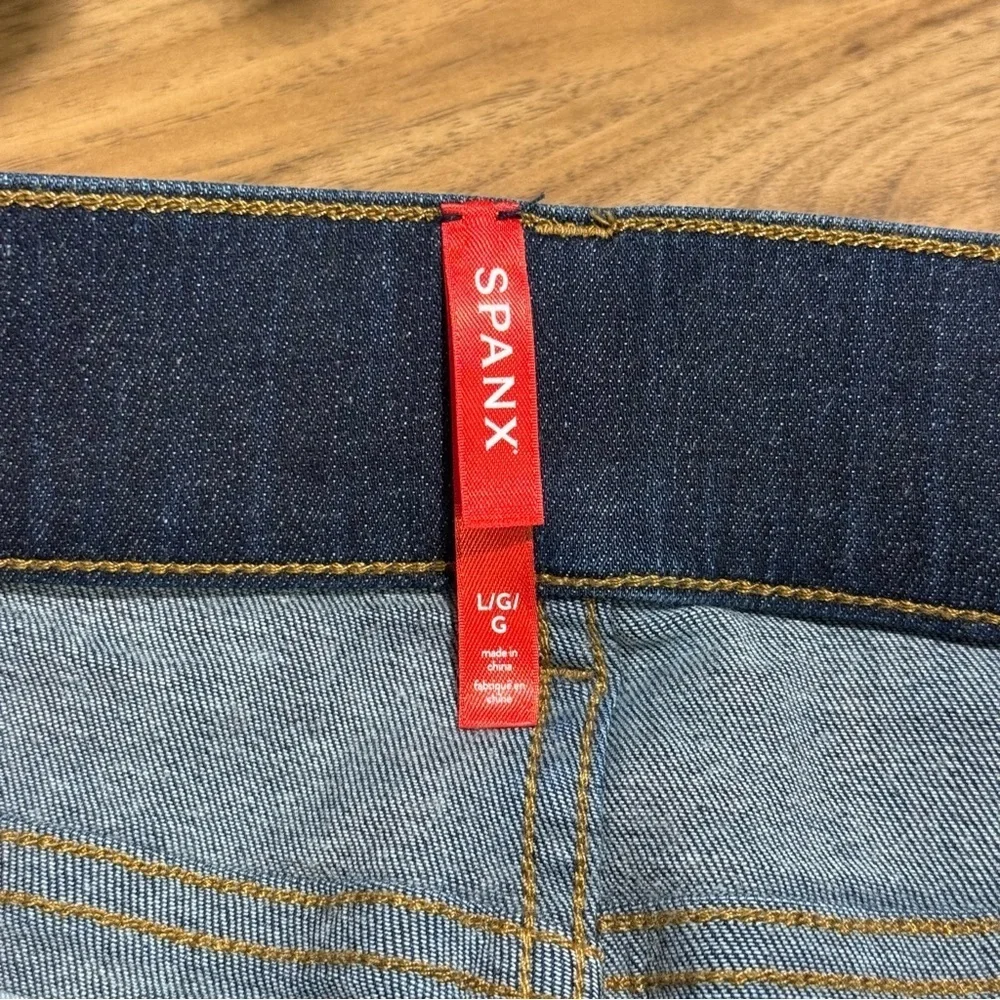Spanx Size Large Midnight Shade Flare Wide Leg Jeans Pull On Stretch Comfort - Picture 4 of 6